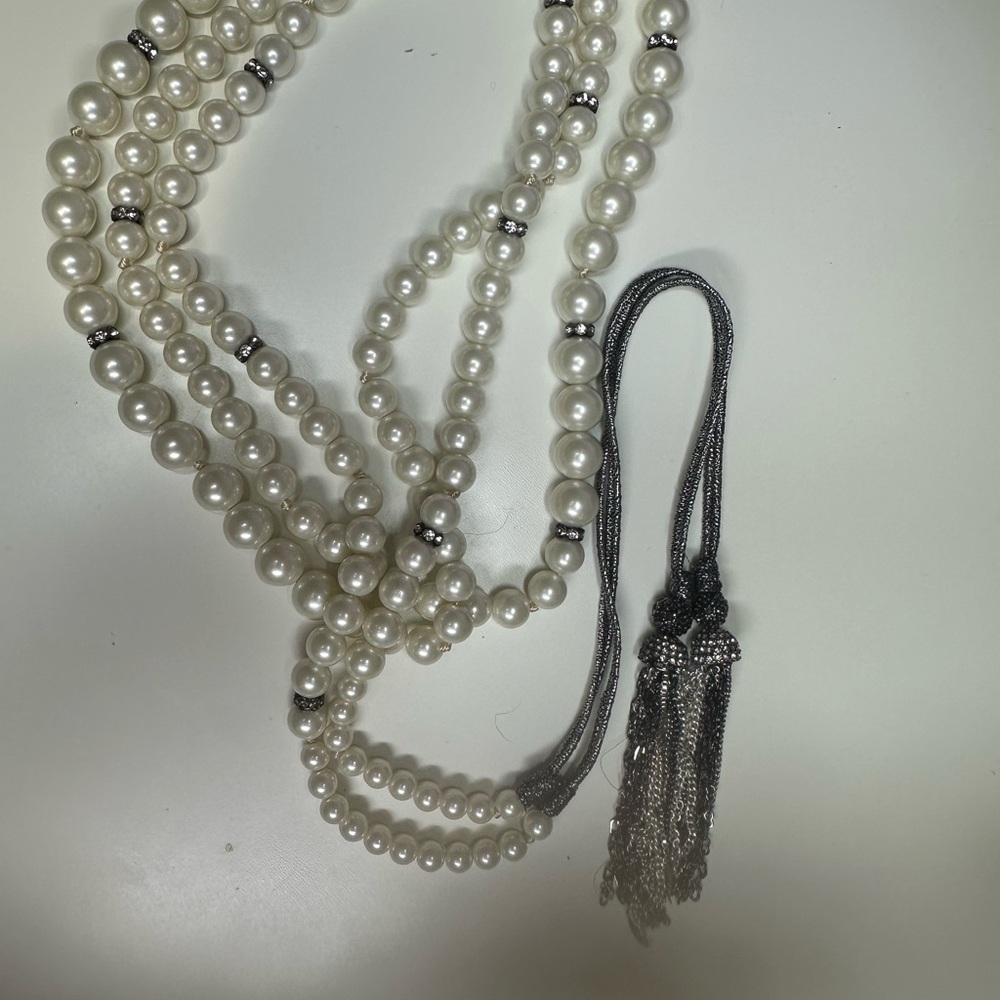 Stella and Dor Elegant Pearl Necklace with Silver Accents